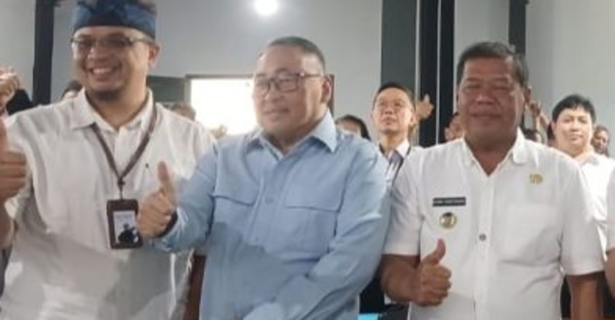 Yomanius Untung (berbaju biru muda) saat menjadi narasumber di acara Uji Kompetensi Wartawan (UKW) PWI Jabar